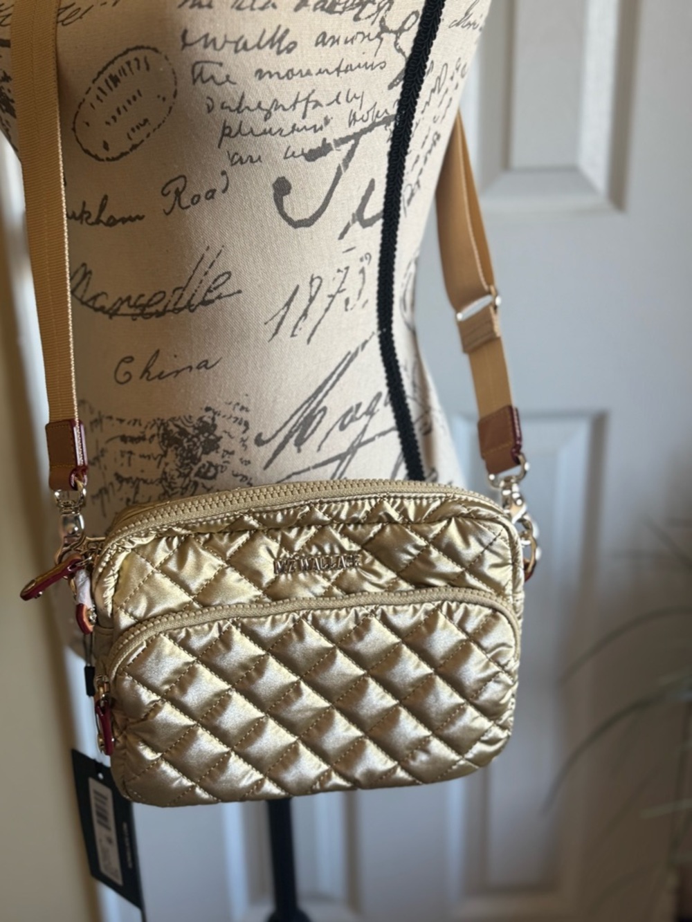 🎉QUICK SALE🎉MZ Wallace Light Gold Pearl Metallic Small Metro Camera Bag - Picture 3 of 9